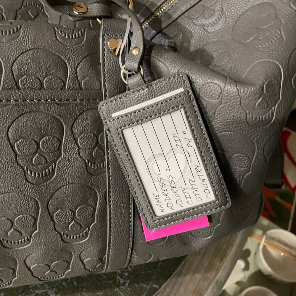 BETSEY JOHNSON GRAY SKULL TRAVEL DUFFLE WEEKENDER BAG NEW - Picture 4 of 8